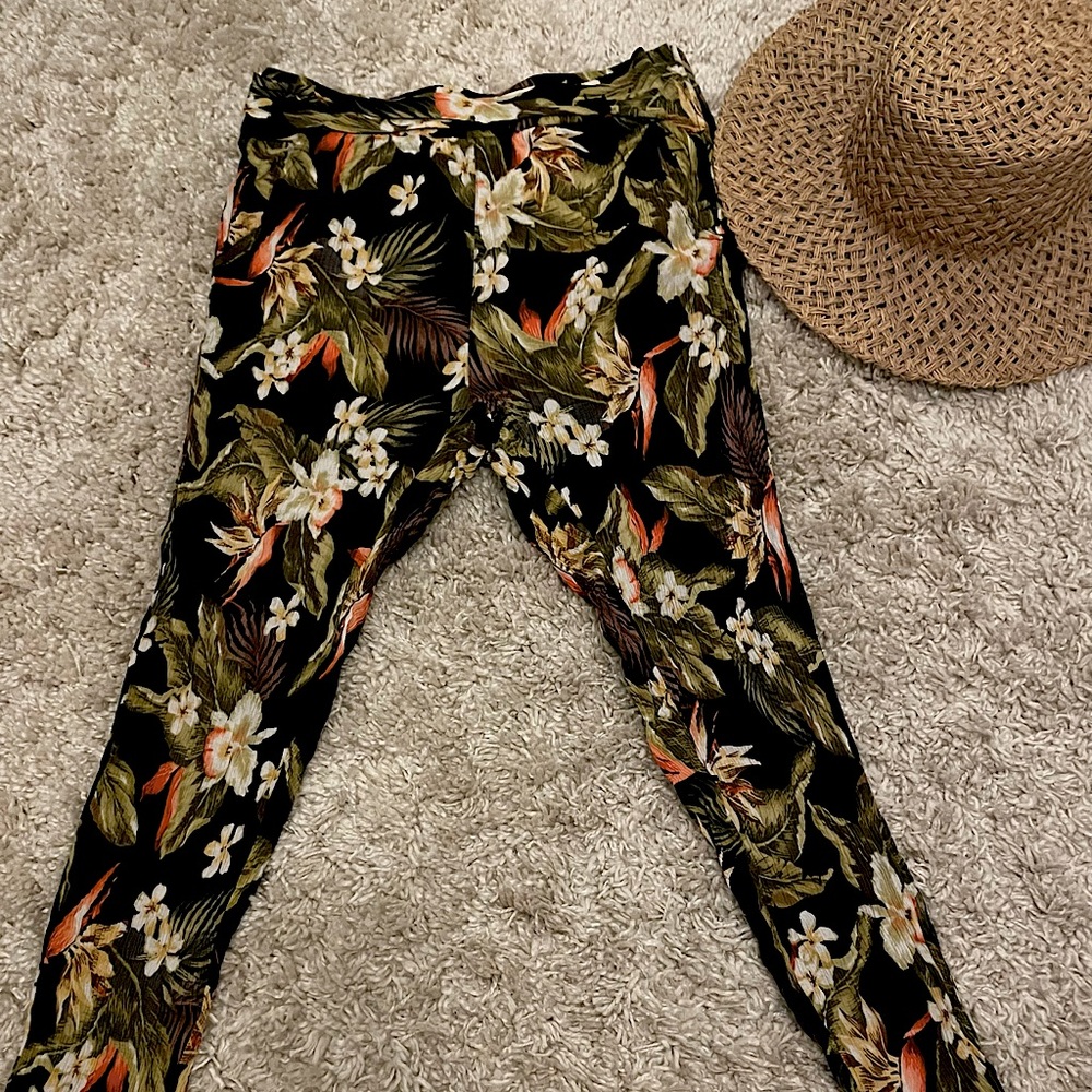 Billabong high waisted cropped vacation pants